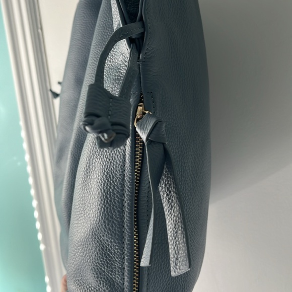 Tote Le Monde Pebbled Leather Roma Cinch Tote in Cadet Blue - Picture 6 of 7